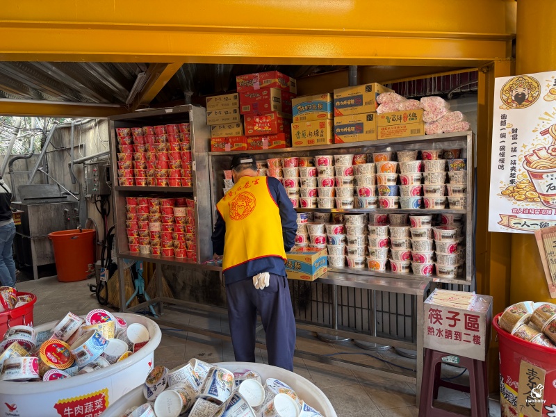 南投中寮石龍宮|全台最香的「泡麵土地公」拜泡麵、吃泡麵,黑鬍鬚武將土地公超靈驗! @兔貝比的菲比尋嚐 南投中寮石龍宮|全台最香的「泡麵土地公」拜泡麵、吃泡麵,黑鬍鬚武將土地公超靈驗! @兔貝比的菲比尋嚐