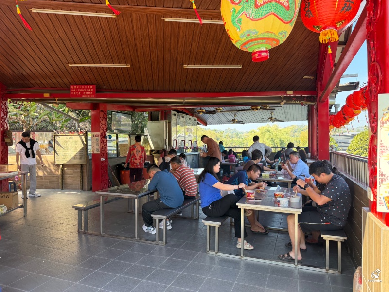 南投中寮石龍宮｜全台最香的「泡麵土地公」拜泡麵、吃泡麵，黑鬍鬚武將土地公超靈驗！ @兔貝比的菲比尋嚐
