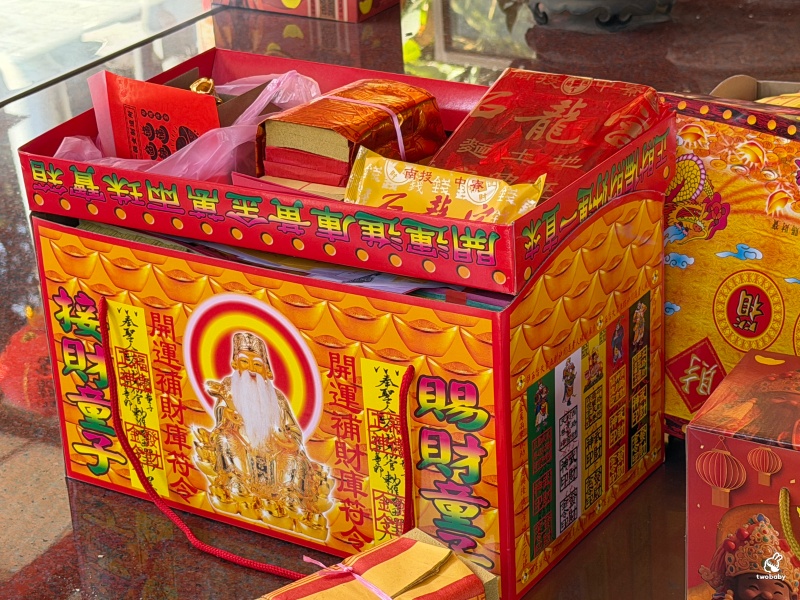 南投中寮石龍宮｜全台最香的「泡麵土地公」拜泡麵、吃泡麵，黑鬍鬚武將土地公超靈驗！ @兔貝比的菲比尋嚐