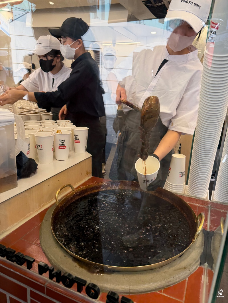 幸福堂 西門町全球旗艦店｜現炒黑糖珍珠＋噴槍炙燒，一杯飲料成為西門町的觀光風景 @兔貝比的菲比尋嚐