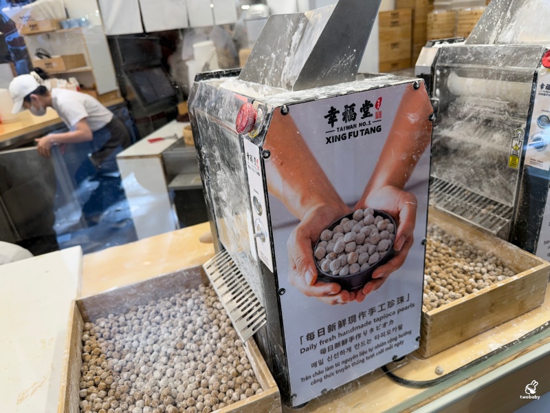幸福堂 西門町全球旗艦店|現炒黑糖珍珠+噴槍炙燒,一杯飲料成為西門町的觀光風景 @兔貝比的菲比尋嚐 幸福堂 西門町全球旗艦店|現炒黑糖珍珠+噴槍炙燒,一杯飲料成為西門町的觀光風景 @兔貝比的菲比尋嚐
