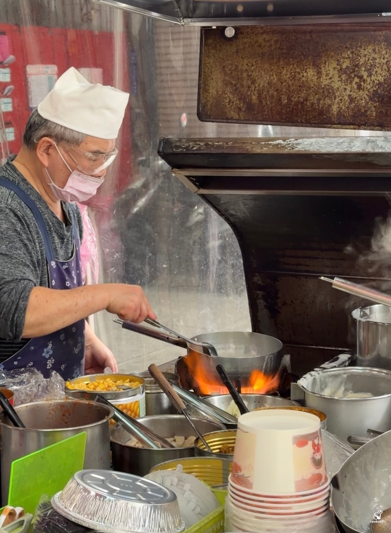 不一樣義大利麵 宮廟裡竟然賣義式料理?!有夠衝突!生意還超好! @兔貝比的菲比尋嚐 不一樣義大利麵 宮廟裡竟然賣義式料理?!有夠衝突!生意還超好! @兔貝比的菲比尋嚐