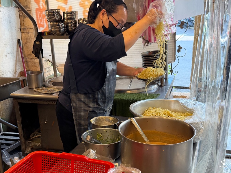 小慧涼麵店｜台北超人氣排隊美食 一斤重大份量涼麵有夠狂！ @兔貝比的菲比尋嚐