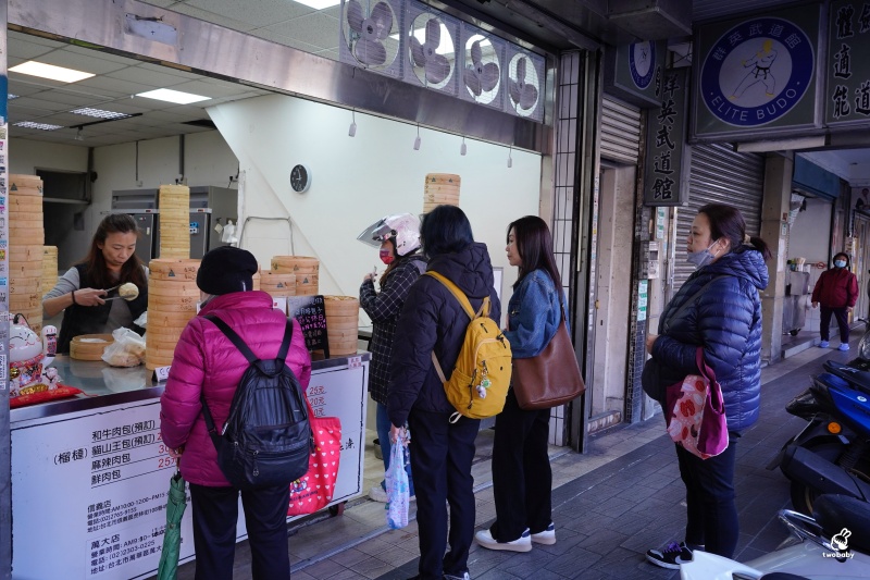 老上海包子萬華萬大店｜老麵發酵手工現包現蒸，吃得到真正麵香的包子店 @兔貝比的菲比尋嚐