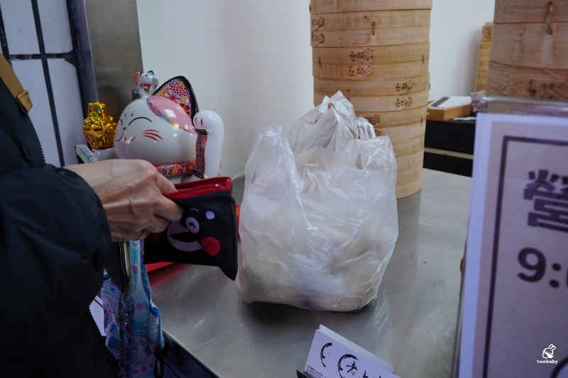 老上海包子萬華萬大店|老麵發酵手工現包現蒸,吃得到真正麵香的包子店 @兔貝比的菲比尋嚐 老上海包子萬華萬大店|老麵發酵手工現包現蒸,吃得到真正麵香的包子店 @兔貝比的菲比尋嚐