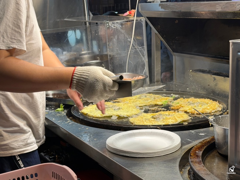 廣州街夜市必吃|施家脆皮蚵仔煎 台北最強冰花脆皮蚵仔煎!萬華30年排隊老店 @兔貝比的菲比尋嚐 廣州街夜市必吃|施家脆皮蚵仔煎 台北最強冰花脆皮蚵仔煎!萬華30年排隊老店 @兔貝比的菲比尋嚐