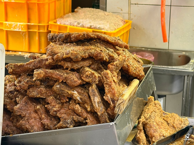 西門町美食《金滿園排骨》60年老字號排骨飯！萬華必吃酥炸排骨飯推薦 @兔貝比的菲比尋嚐