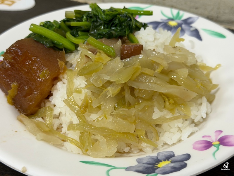西門町美食《金滿園排骨》60年老字號排骨飯！萬華必吃酥炸排骨飯推薦 @兔貝比的菲比尋嚐