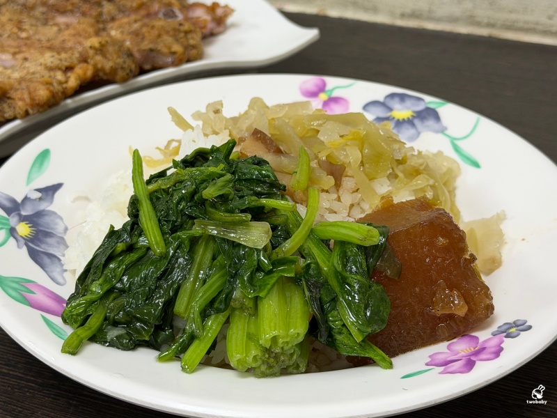 西門町美食《金滿園排骨》60年老字號排骨飯!萬華必吃酥炸排骨飯推薦 @兔貝比的菲比尋嚐 西門町美食《金滿園排骨》60年老字號排骨飯!萬華必吃酥炸排骨飯推薦 @兔貝比的菲比尋嚐