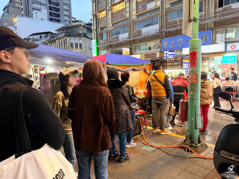 寧夏夜市必吃 劉芋仔香酥芋丸 40年老攤！蛋黃芋餅＋香酥芋丸，排隊也要吃的台北夜市美食 @兔貝比的菲比尋嚐