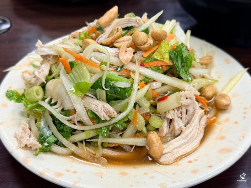 板橋越南料理推薦｜阿準越南料理排隊也要吃！牛肉河粉Q彈到不行，湯頭清甜超療癒！ @兔貝比的菲比尋嚐