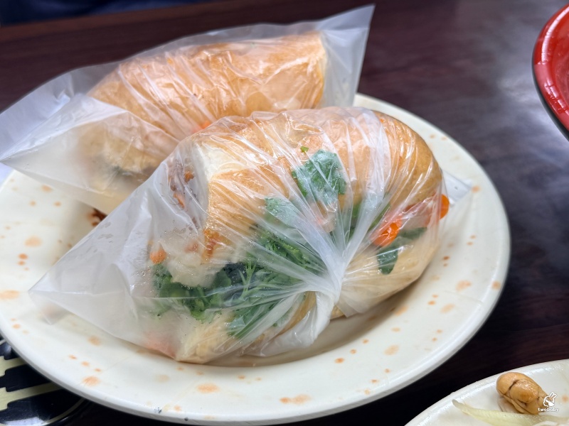 板橋越南料理推薦｜阿準越南料理排隊也要吃！牛肉河粉Q彈到不行，湯頭清甜超療癒！ @兔貝比的菲比尋嚐