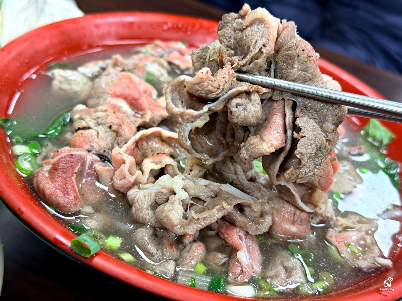 板橋越南料理推薦｜阿準越南料理排隊也要吃！牛肉河粉Q彈到不行，湯頭清甜超療癒！ @兔貝比的菲比尋嚐