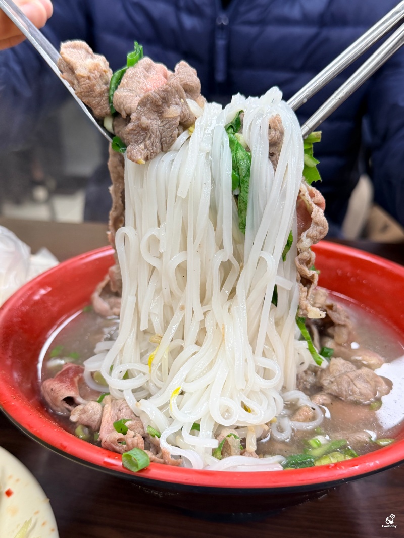 板橋越南料理推薦|阿準越南料理排隊也要吃!牛肉河粉Q彈到不行,湯頭清甜超療癒! @兔貝比的菲比尋嚐 板橋越南料理推薦|阿準越南料理排隊也要吃!牛肉河粉Q彈到不行,湯頭清甜超療癒! @兔貝比的菲比尋嚐