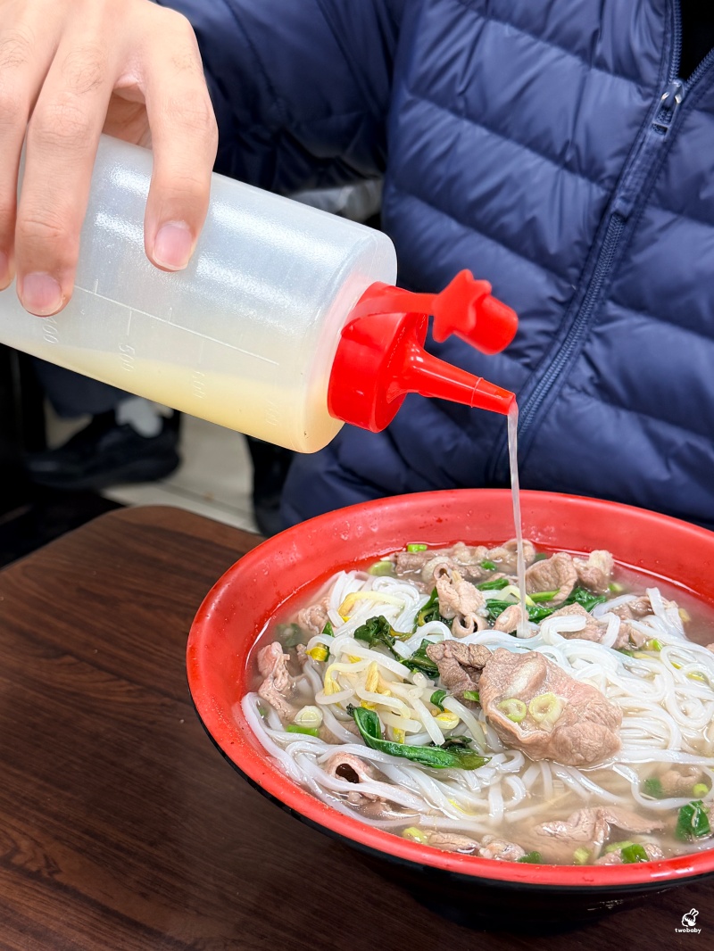 板橋越南料理推薦|阿準越南料理排隊也要吃!牛肉河粉Q彈到不行,湯頭清甜超療癒! @兔貝比的菲比尋嚐 板橋越南料理推薦|阿準越南料理排隊也要吃!牛肉河粉Q彈到不行,湯頭清甜超療癒! @兔貝比的菲比尋嚐