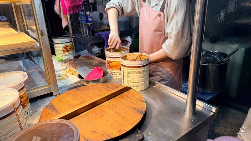 板橋湳雅夜市美食|李記麵粉煎 爆漿太狂!外酥內軟像蛋糕,花生醬直接流出來啦! @兔貝比的菲比尋嚐 板橋湳雅夜市美食|李記麵粉煎 爆漿太狂!外酥內軟像蛋糕,花生醬直接流出來啦! @兔貝比的菲比尋嚐
