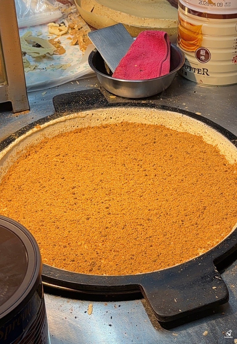 板橋湳雅夜市美食|李記麵粉煎 爆漿太狂!外酥內軟像蛋糕,花生醬直接流出來啦! @兔貝比的菲比尋嚐 板橋湳雅夜市美食|李記麵粉煎 爆漿太狂!外酥內軟像蛋糕,花生醬直接流出來啦! @兔貝比的菲比尋嚐