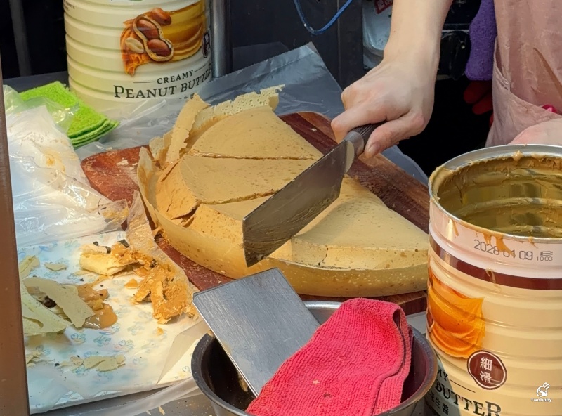 板橋湳雅夜市美食|李記麵粉煎 爆漿太狂!外酥內軟像蛋糕,花生醬直接流出來啦! @兔貝比的菲比尋嚐 板橋湳雅夜市美食|李記麵粉煎 爆漿太狂!外酥內軟像蛋糕,花生醬直接流出來啦! @兔貝比的菲比尋嚐