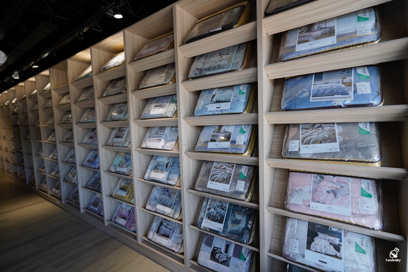 土城床墊推薦｜床的工匠  MIT工廠直營 自產自銷 上百坪展示空間超好逛 2990元雙人床含運也太佛！ @兔貝比的菲比尋嚐