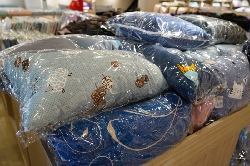 土城床墊推薦｜床的工匠  MIT工廠直營 自產自銷 上百坪展示空間超好逛 2990元雙人床含運也太佛！ @兔貝比的菲比尋嚐