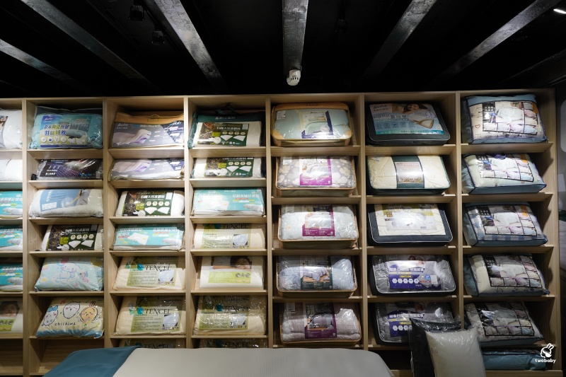 土城床墊推薦｜床的工匠  MIT工廠直營 自產自銷 上百坪展示空間超好逛 2990元雙人床含運也太佛！ @兔貝比的菲比尋嚐