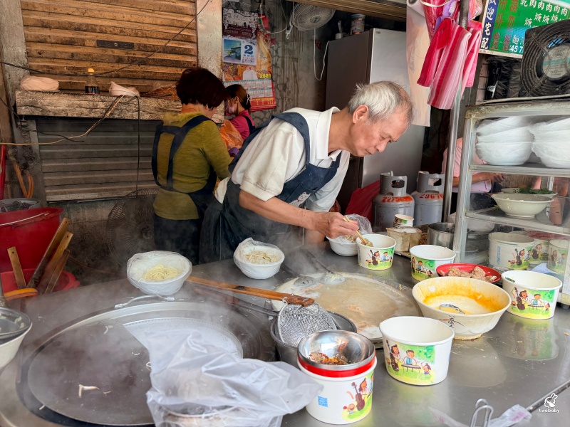板橋黃石市場美食 小李肉羹 油蔥香、清湯派的赤肉羹 是在地人的最愛！ @兔貝比的菲比尋嚐