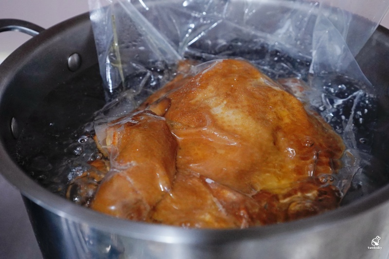 宅配美食開箱｜久留米黑羽土雞專賣，退冰加熱就能吃，40年好味道在家也能輕鬆上桌！ @兔貝比的菲比尋嚐