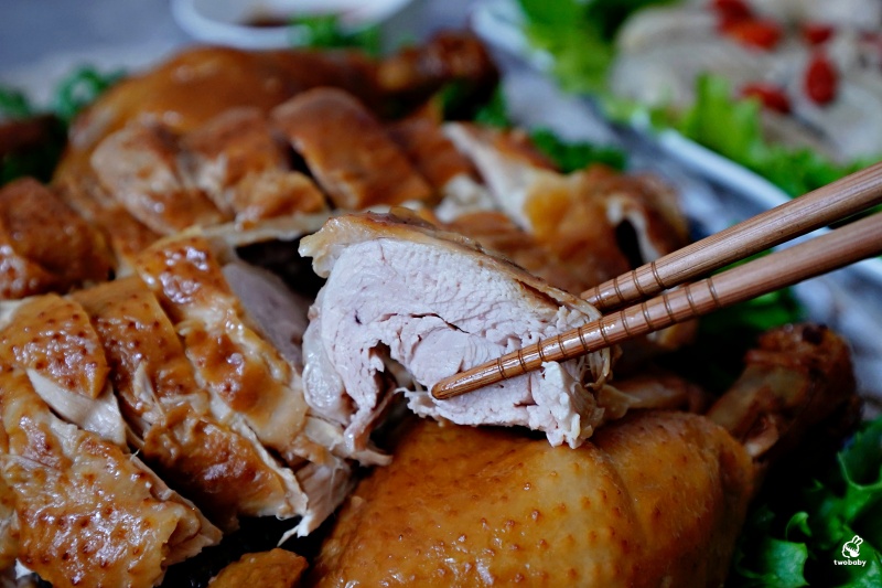宅配美食開箱｜久留米黑羽土雞專賣，退冰加熱就能吃，40年好味道在家也能輕鬆上桌！ @兔貝比的菲比尋嚐