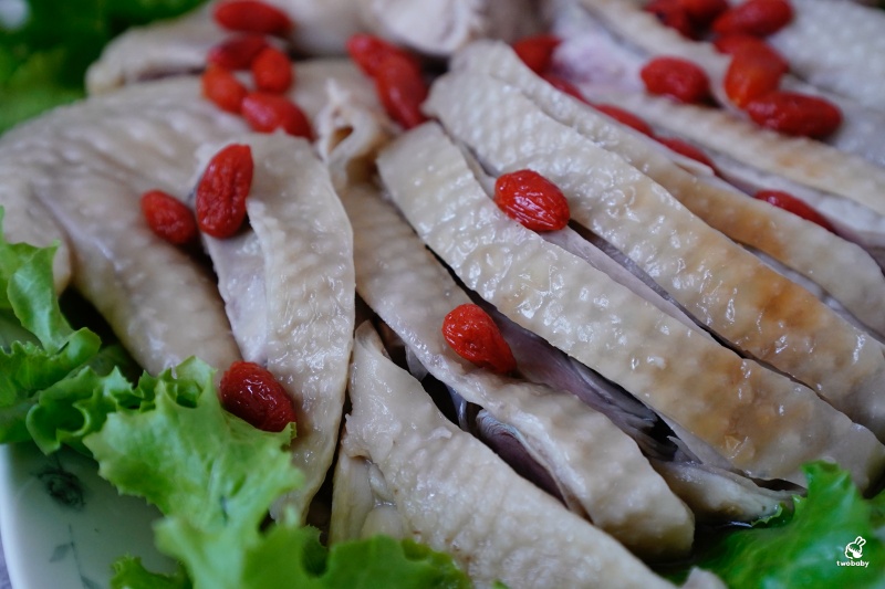 宅配美食開箱｜久留米黑羽土雞專賣，退冰加熱就能吃，40年好味道在家也能輕鬆上桌！ @兔貝比的菲比尋嚐