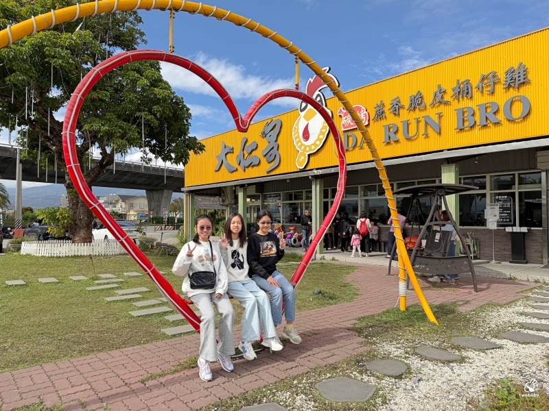 宜蘭甕仔雞推薦｜大仁哥蔗香脆皮桶仔雞宜蘭旗艦店 現烤黑羽土雞真的有夠香 還有合菜也夠澎湃！ @兔貝比的菲比尋嚐