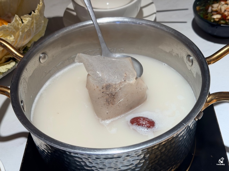 土城火鍋推薦|鍋泰暖泰式南洋火鍋 主打泰式南洋火鍋,328元起享自助吧吃到飽! @兔貝比的菲比尋嚐 土城火鍋推薦|鍋泰暖泰式南洋火鍋 主打泰式南洋火鍋,328元起享自助吧吃到飽! @兔貝比的菲比尋嚐