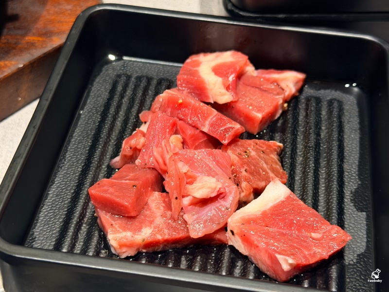 板橋燒肉吃到飽推薦｜肉次方板橋江子翠店爽嗑3小時！現切肋眼牛排、100%原塊牛肉吃得超滿足！ @兔貝比的菲比尋嚐