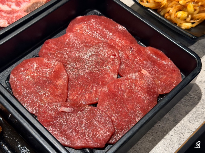 板橋燒肉吃到飽推薦｜肉次方板橋江子翠店爽嗑3小時！現切肋眼牛排、100%原塊牛肉吃得超滿足！ @兔貝比的菲比尋嚐