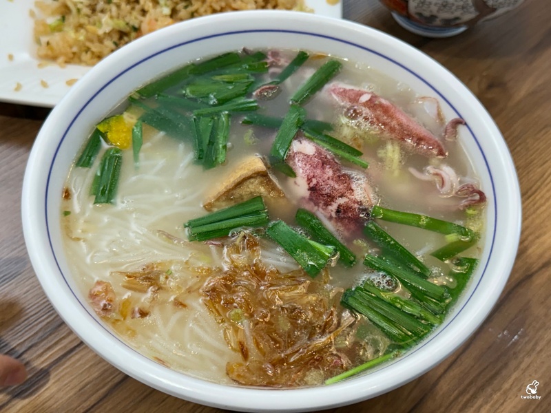 花蓮美食推薦 歐桑米粉湯 小卷米粉湯必點！還有亞軍炒飯、愛馬仕浮誇滷肉飯！ @兔貝比的菲比尋嚐