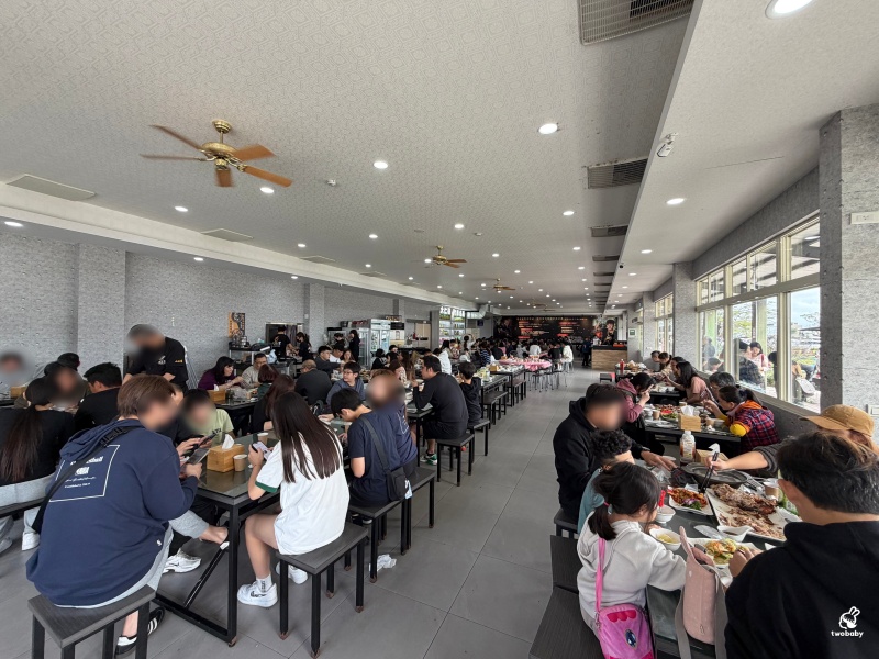 宜蘭甕仔雞推薦|大仁哥蔗香脆皮桶仔雞宜蘭旗艦店 現烤黑羽土雞真的有夠香 還有合菜也夠澎湃! @兔貝比的菲比尋嚐 宜蘭甕仔雞推薦|大仁哥蔗香脆皮桶仔雞宜蘭旗艦店 現烤黑羽土雞真的有夠香 還有合菜也夠澎湃! @兔貝比的菲比尋嚐