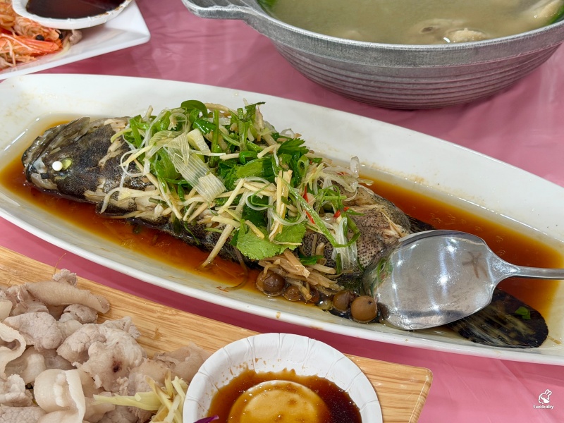 宜蘭甕仔雞推薦|大仁哥蔗香脆皮桶仔雞宜蘭旗艦店 現烤黑羽土雞真的有夠香 還有合菜也夠澎湃! @兔貝比的菲比尋嚐 宜蘭甕仔雞推薦|大仁哥蔗香脆皮桶仔雞宜蘭旗艦店 現烤黑羽土雞真的有夠香 還有合菜也夠澎湃! @兔貝比的菲比尋嚐