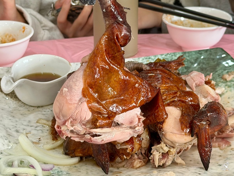 宜蘭甕仔雞推薦|大仁哥蔗香脆皮桶仔雞宜蘭旗艦店 現烤黑羽土雞真的有夠香 還有合菜也夠澎湃! @兔貝比的菲比尋嚐 宜蘭甕仔雞推薦|大仁哥蔗香脆皮桶仔雞宜蘭旗艦店 現烤黑羽土雞真的有夠香 還有合菜也夠澎湃! @兔貝比的菲比尋嚐