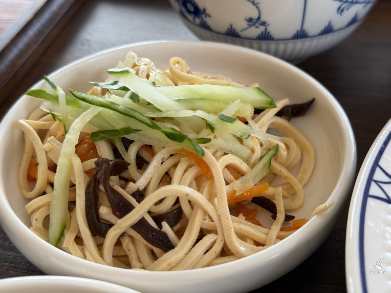 埔里最美素食餐廳！像走進藝廊般的綠建築空間，「無所從來」顛覆我對蔬食的想像 @兔貝比的菲比尋嚐