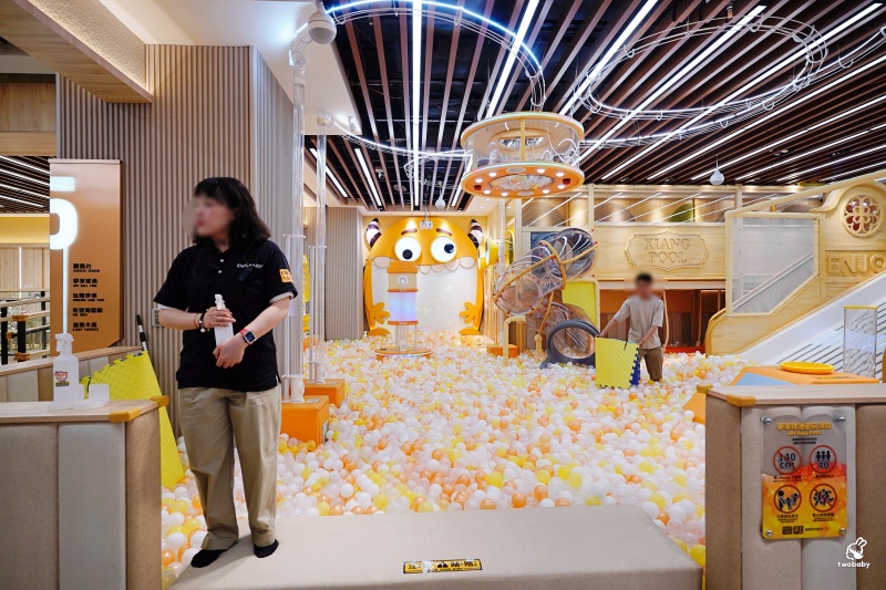 新北親子樂園推薦｜新莊宏匯 享樂園 Enjoy in Joy 新開幕開箱！150坪質感空間，小孩放電爸媽放鬆一次滿足！ @兔貝比的菲比尋嚐