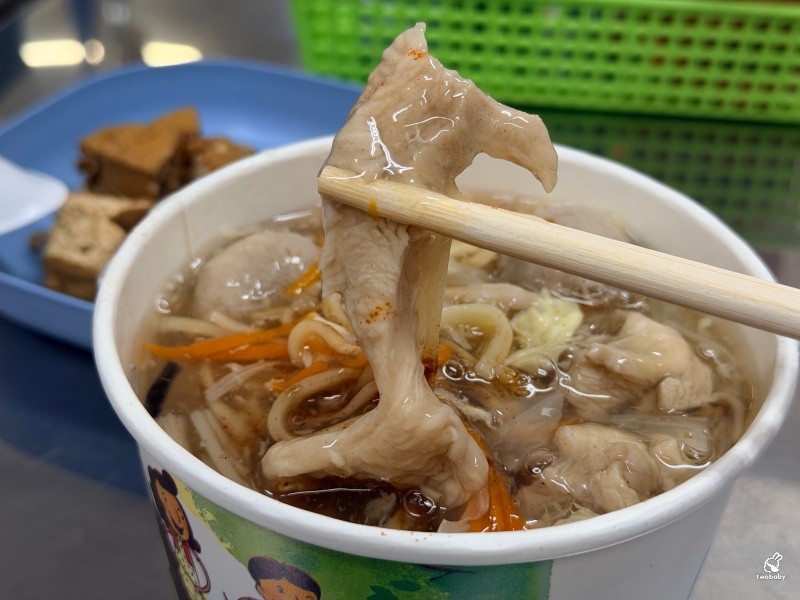 板橋美食｜藏身洗衣店裡的八塊酷雞羹！綜合羹料多實在 小菜才20元 綠豆沙必點！ @兔貝比的菲比尋嚐