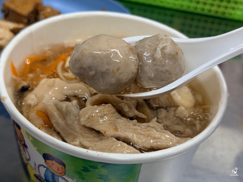 板橋美食｜藏身洗衣店裡的八塊酷雞羹！綜合羹料多實在 小菜才20元 綠豆沙必點！ @兔貝比的菲比尋嚐