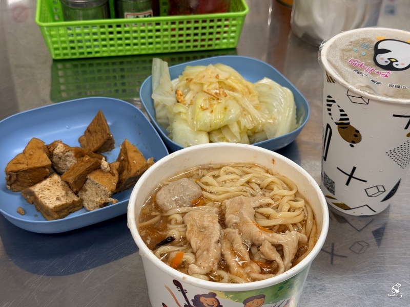 板橋美食｜藏身洗衣店裡的八塊酷雞羹！綜合羹料多實在 小菜才20元 綠豆沙必點！ @兔貝比的菲比尋嚐