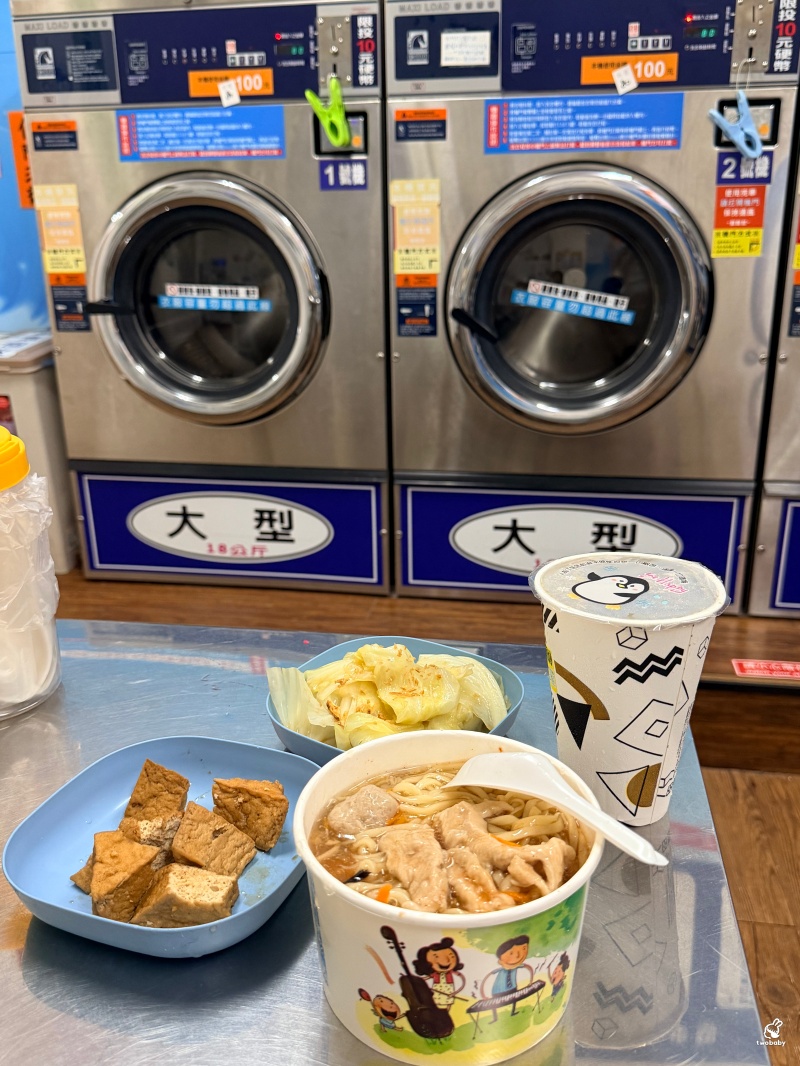 板橋美食｜藏身洗衣店裡的八塊酷雞羹！綜合羹料多實在 小菜才20元 綠豆沙必點！ @兔貝比的菲比尋嚐