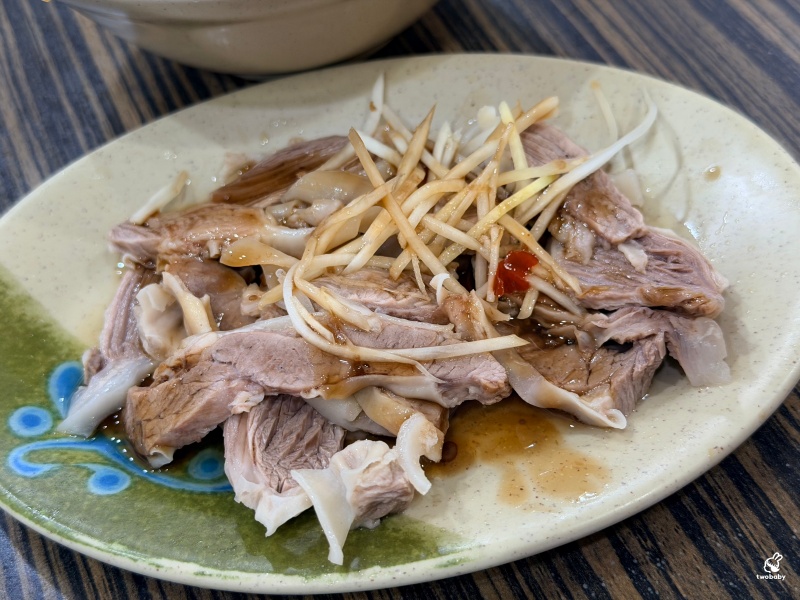 【板橋美食】無招牌卻天天客滿！飄香三代的板橋王記肉羹，在地人從小吃到大的古早味！ @兔貝比的菲比尋嚐