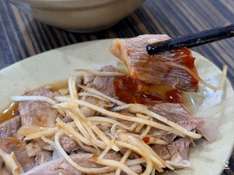【板橋美食】無招牌卻天天客滿！飄香三代的板橋王記肉羹，在地人從小吃到大的古早味！ @兔貝比的菲比尋嚐
