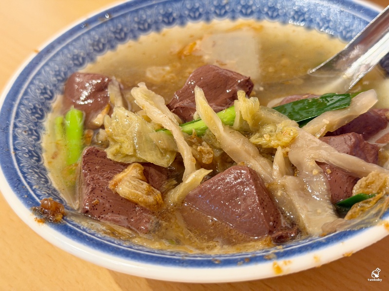 龍山寺美食推薦｜川業肉圓 萬華百年祖傳紅糟肉圓，一口咬下滿滿古早味！ @兔貝比的菲比尋嚐