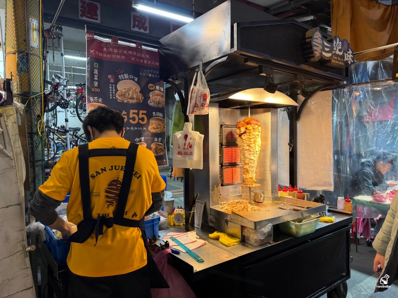 三絕味沙威瑪｜樹林博愛夜市超人氣排隊美食，沙威瑪只要55元 加菜、加醬還不加價！ @兔貝比的菲比尋嚐
