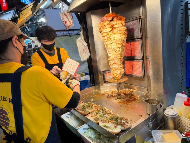 三絕味沙威瑪｜樹林博愛夜市超人氣排隊美食，沙威瑪只要55元 加菜、加醬還不加價！ @兔貝比的菲比尋嚐
