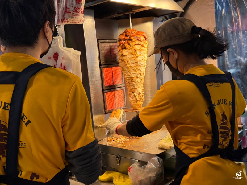三絕味沙威瑪｜樹林博愛夜市超人氣排隊美食，沙威瑪只要55元 加菜、加醬還不加價！ @兔貝比的菲比尋嚐