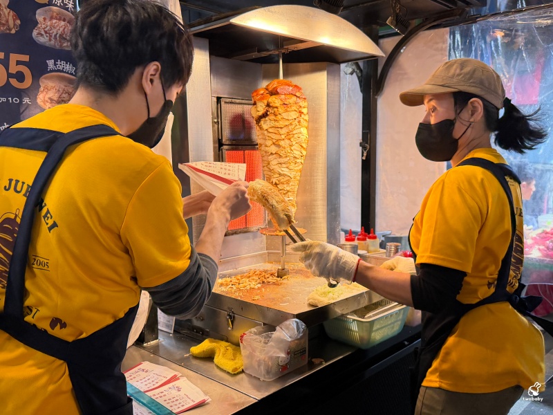 三絕味沙威瑪｜樹林博愛夜市超人氣排隊美食，沙威瑪只要55元 加菜、加醬還不加價！ @兔貝比的菲比尋嚐
